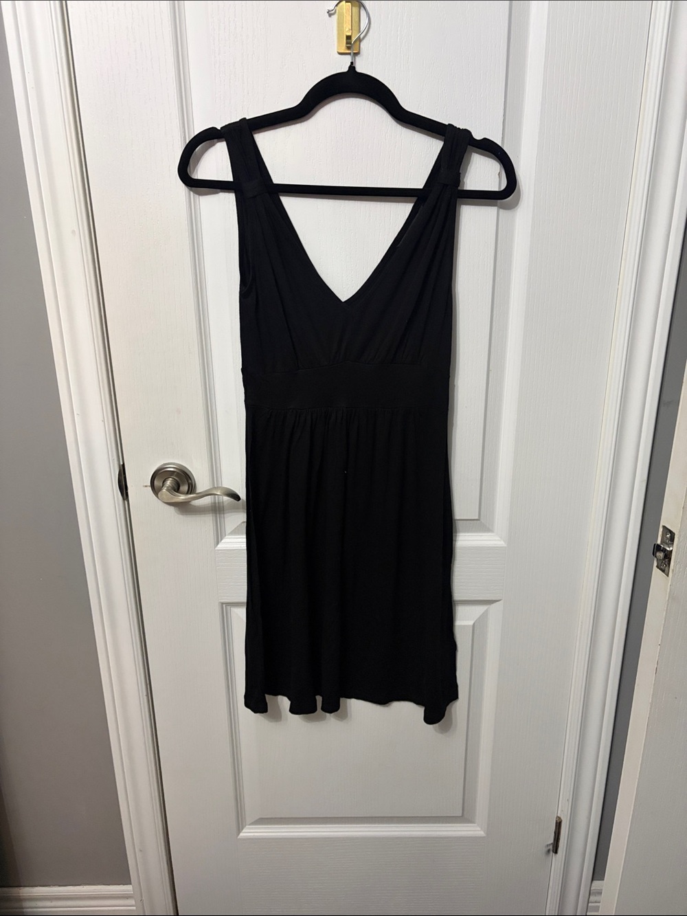 H&M Classic Black V-Neck Sleeveless Dress